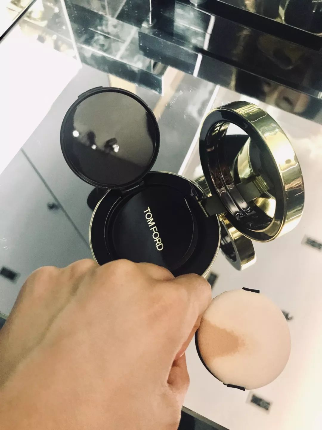 高情商的男生如何提醒女生口红沾牙上了？刘昊然的回答是最甜的