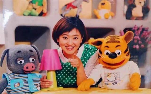 高龄生子、嫁神秘富商、退休成网红，“童年回忆”们变样了吗？