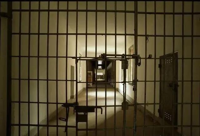 看守所不能收押的嫌疑人该怎么办,嫌疑人有精神病可以判刑吗