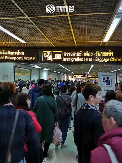 泰国机场出入境流程,泰国落地签攻略,入境卡、快速通道等