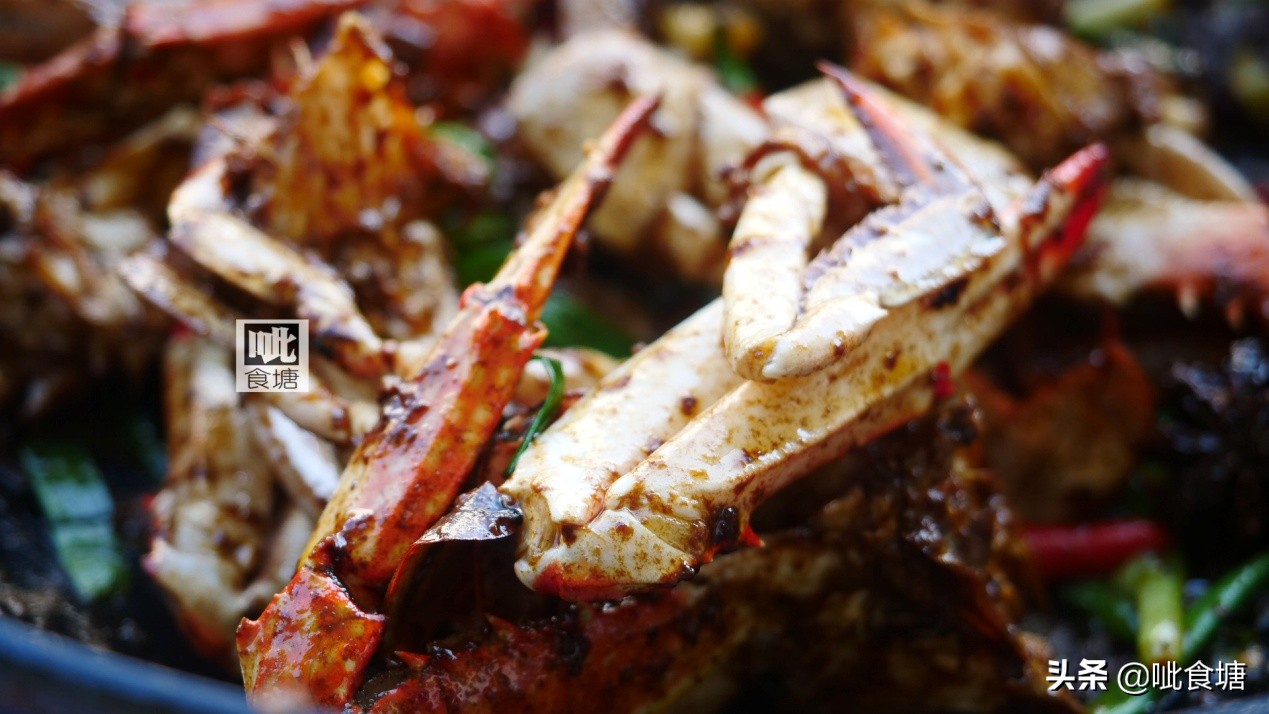 螃蟹跟什么炒好吃呢,螃蟹和什么搭配炒好吃窍门