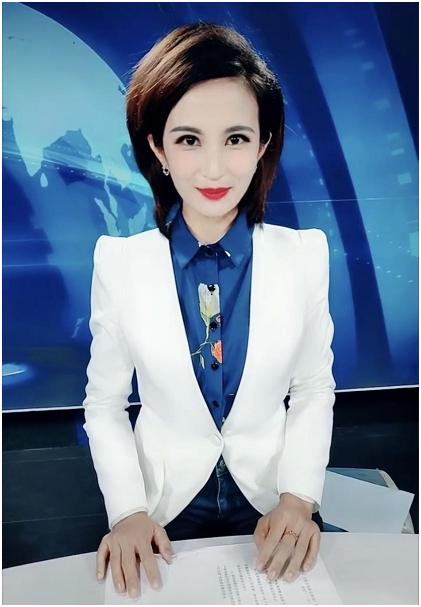 女主持人吃泡面,女主持人穿露锁骨衣服