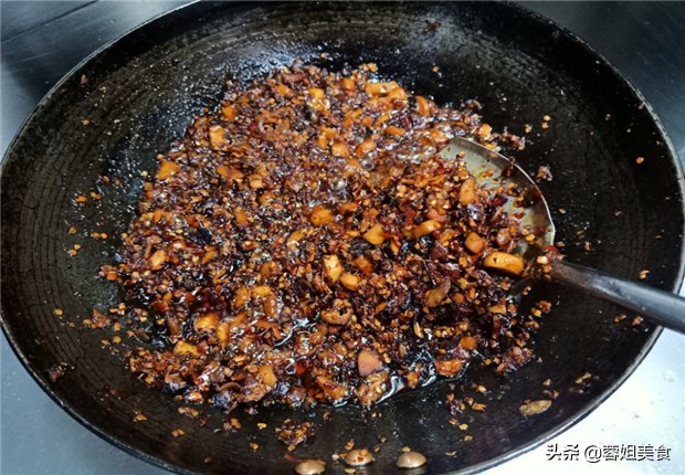 香辣香菇酱纯手工熬制,香菇酱的制作方法厨师秀