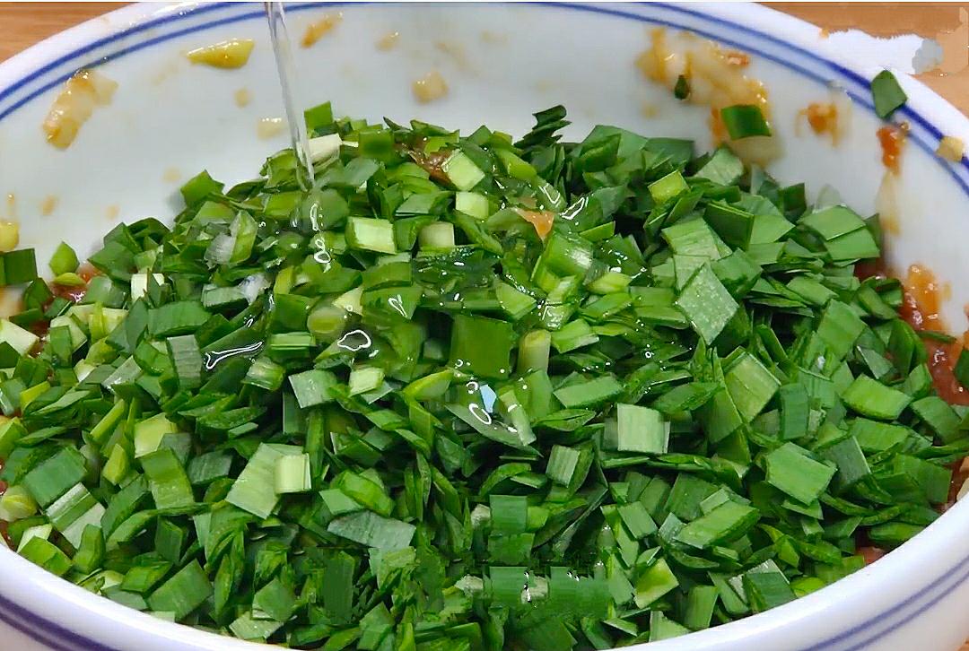 锅贴面糊用淀粉还是面粉,做锅贴怎么调水淀粉