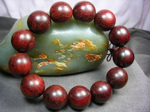 文玩手串是工艺品,值得收藏的小叶紫檀手串