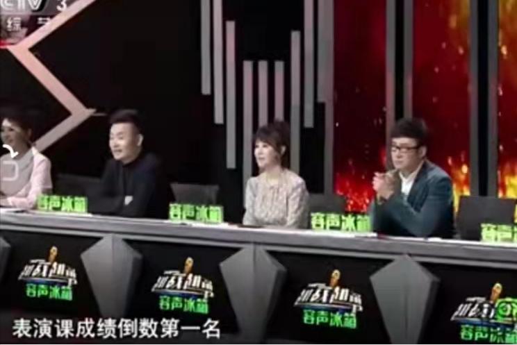 出生后没有生命迹象，6岁出道3次登上春晚，正月初一被迫相亲