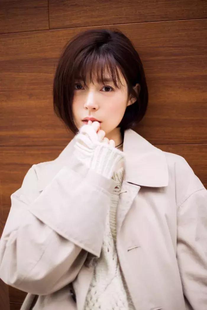 碎发太多怎么扎好看,扎高马尾额头前面碎发太多怎么办