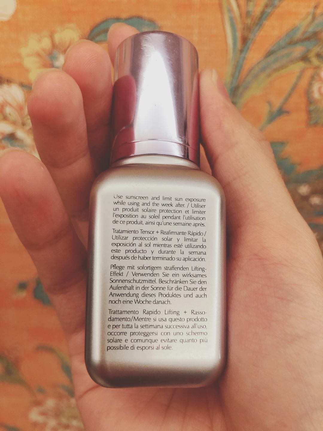 雅诗兰黛线雕精华抹脸刺痛,雅诗兰黛线雕精华能去除法令纹吗