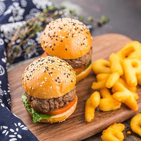 周末带孩子去海洋球里玩,带孩子去海洋球玩儿的地方在哪