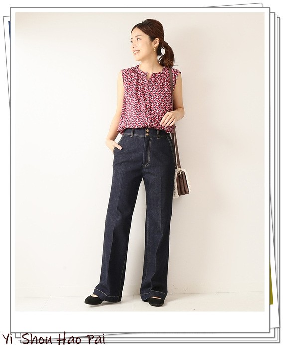 女星喇叭牛仔裤搭配,风衣搭配喇叭牛仔裤