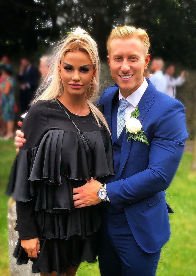 以为傍上富婆，反被当成免费劳动力｜小男友为报复，爆料女星隐私