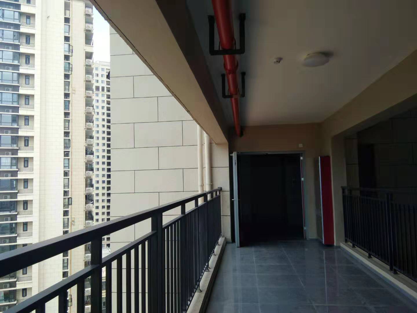 两梯四户连廊的房子有哪些优缺点,连廊房居住体验到底好不好