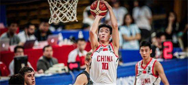 18岁小将国青砍16分13板,郭艾伦17分六板