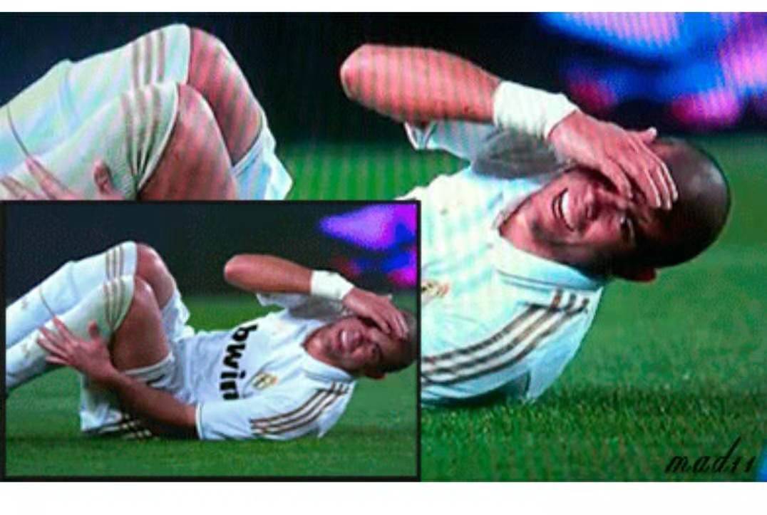足球场为什么要假摔,足球场上的假摔集锦
