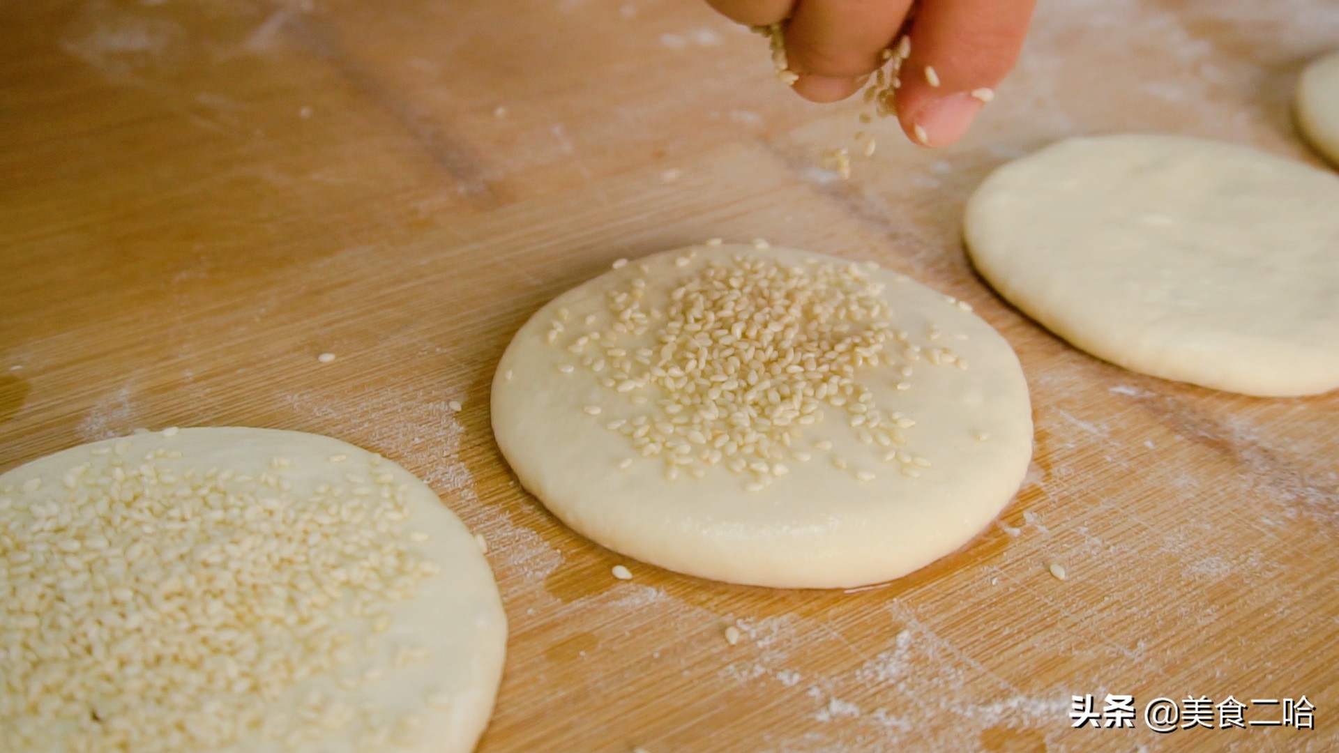 家常发面糖饼怎么做又软又好吃,烫面小糖饼家庭怎么做酥脆松软