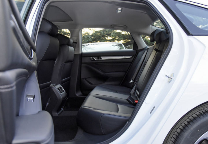 大众新款帕萨特到底值不值得买,曾经的b级车雪铁龙c5