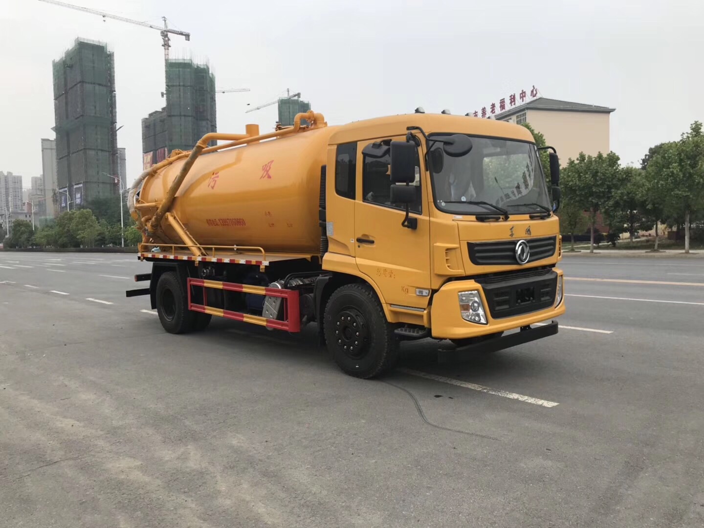 环卫专用洒水车东风,东风国六5吨洒水车报价