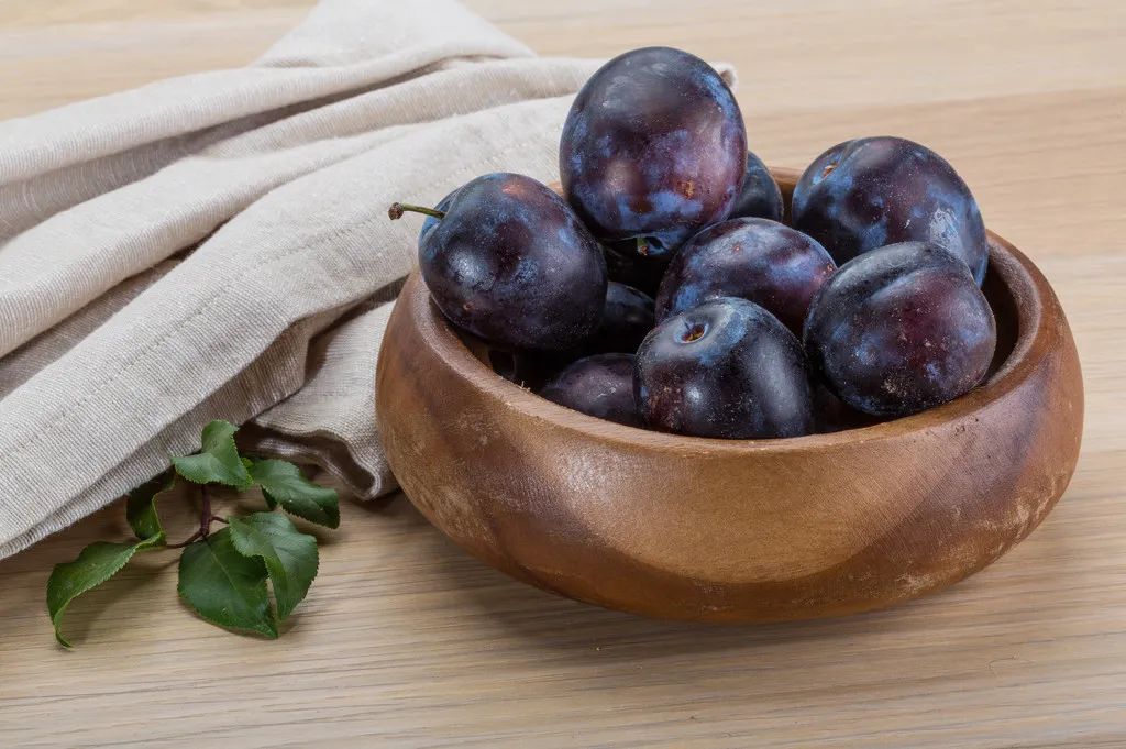 十大清肠排便水果是首选,吃什么水果可以排便清肠