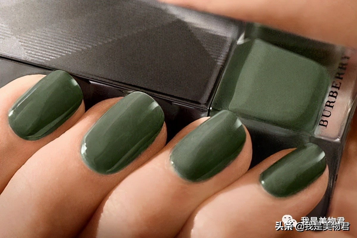 巴宝莉不走寻常的服装,巴宝莉潮流服装