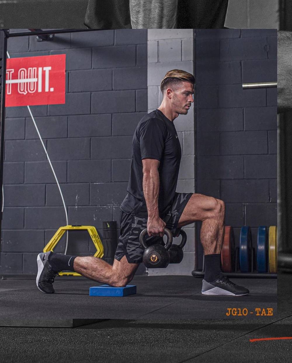 卡洛斯和c罗脚力谁厉害,卡洛斯大腿大还是c罗大腿大