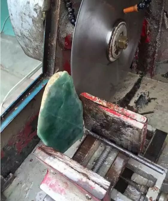 翡翠原石马崇仁 (翡翠大王马崇仁讲解翡翠赌石知识)