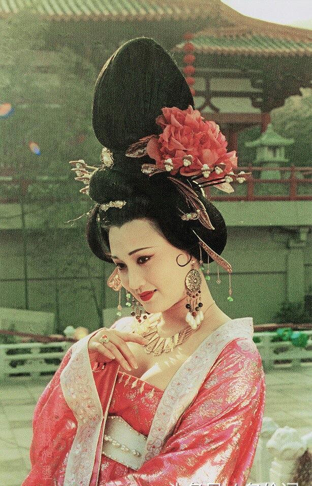 90年代女歌手林芳兵,林芳兵周洁哪个更美