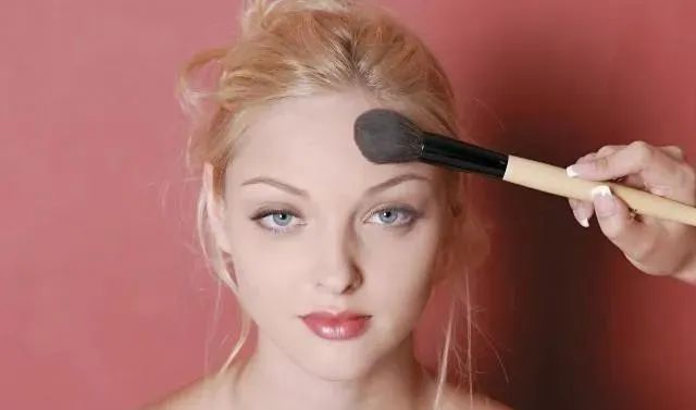 20200615「大碗美妆」粉底液或气垫怎么用？看下仙女的化妆技巧