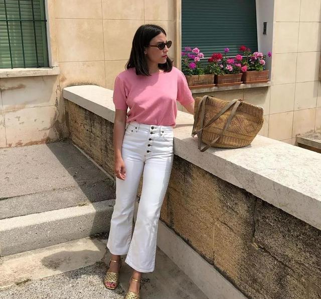 微胖女人穿T恤时，要记住“4不要”，不然显胖还显矮，很没气质