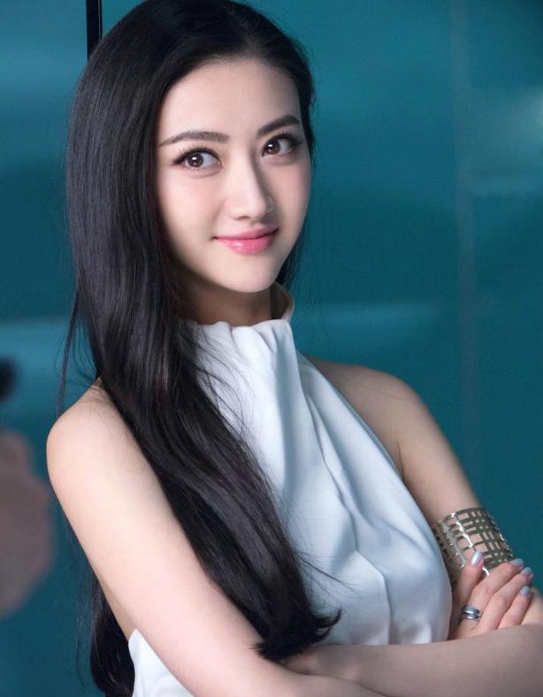 天生素颜脸是怎样的？若你脸上有这4个优点中的2个，颜值都不低