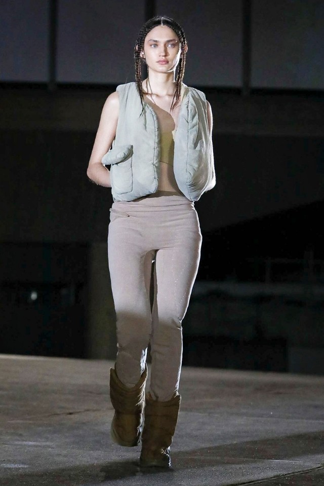 2020巴黎时装周yeezy (yeezy巴黎服装周)