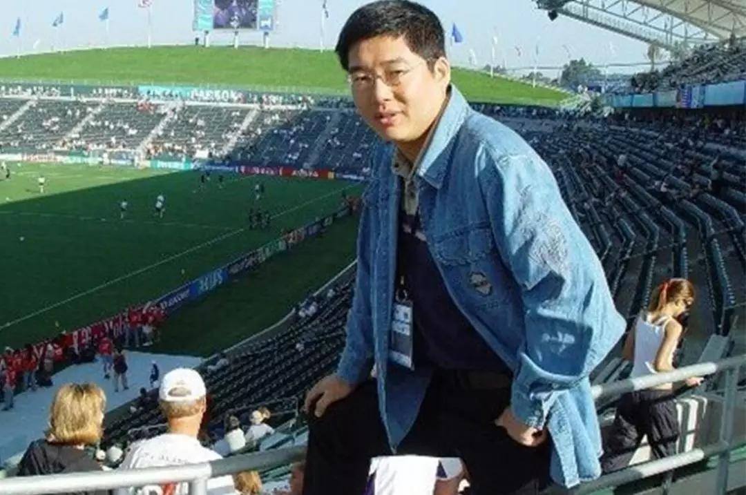 这个“裸辞”当“北漂”的农村娃，成全中国球迷都认识的“国嘴”