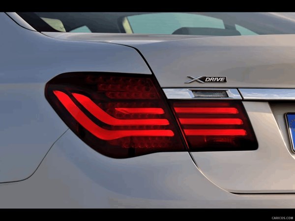 停车熄火后车里灯不亮了怎么回事,为什么熄火停车灯还在亮着