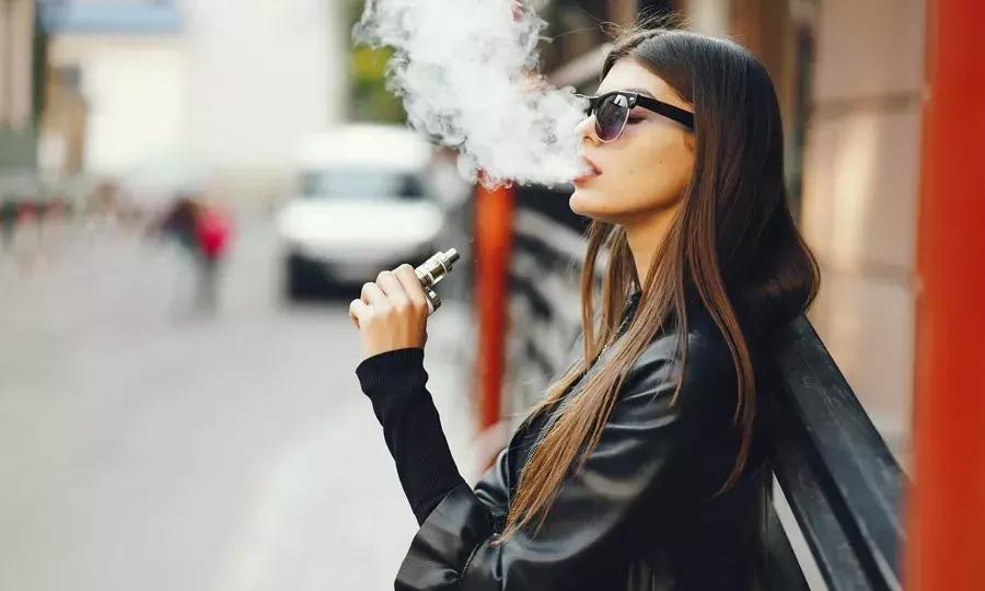 百亿“戒烟”网红产业，和正在上瘾的2000万年轻人