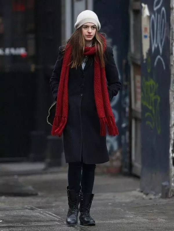 为什么你穿“黑色”的大衣显老气？原一是靴子，原二是内搭