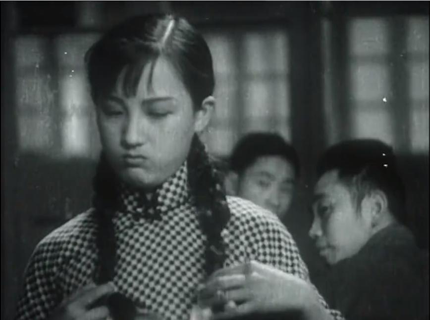 马路天使周璇赵丹变戏法,马路天使赵丹周璇