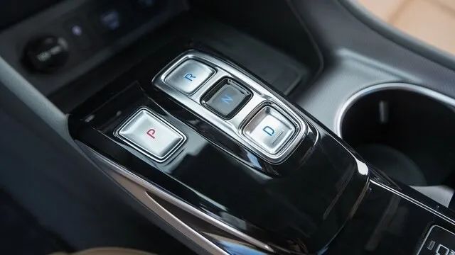 索纳塔第十代运动版,第十代现代索纳塔配置和内饰空间