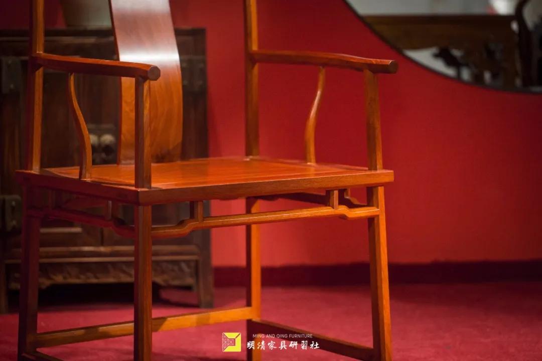 一张椅子风景图,一张好的官帽椅可以保证坐的舒适