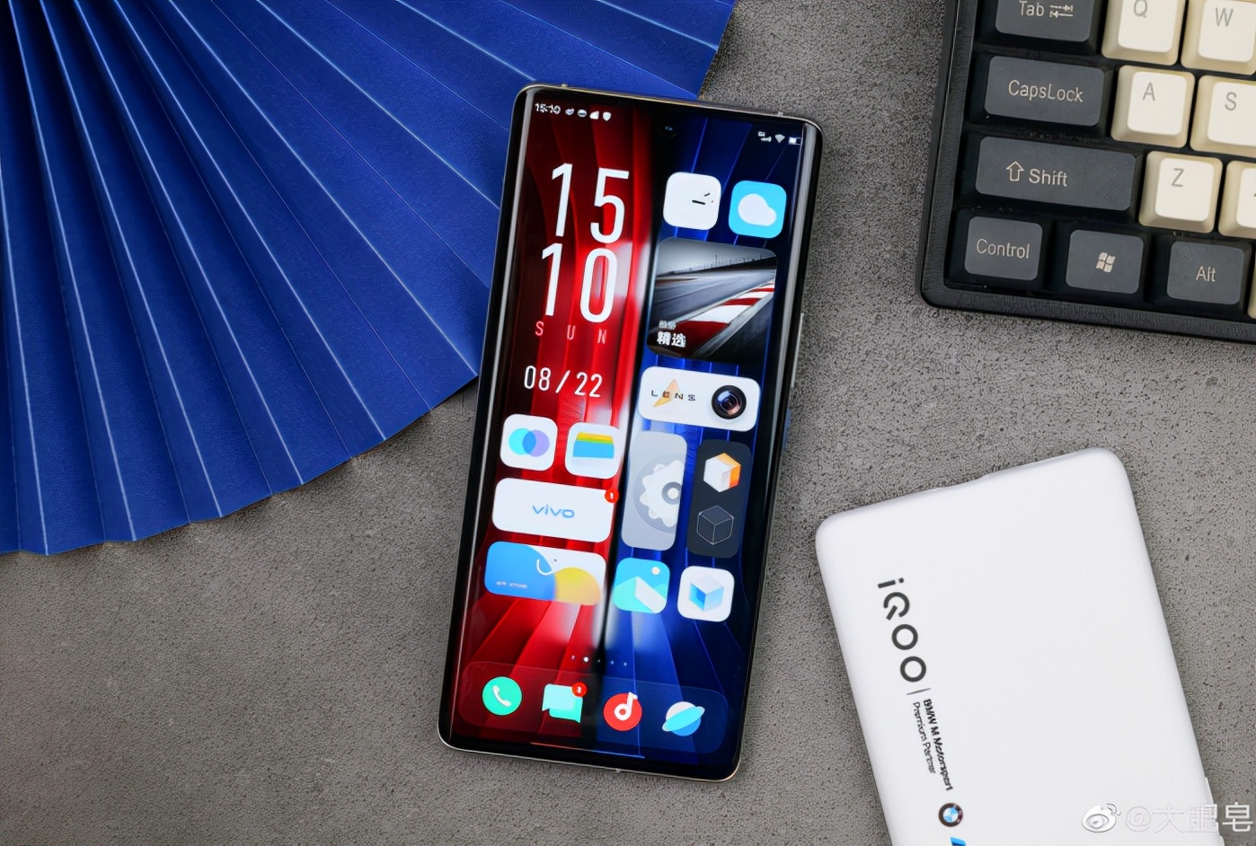 iqoo和荣耀手机对比谁更耐用,荣耀手机和iqoo手机哪款比较好