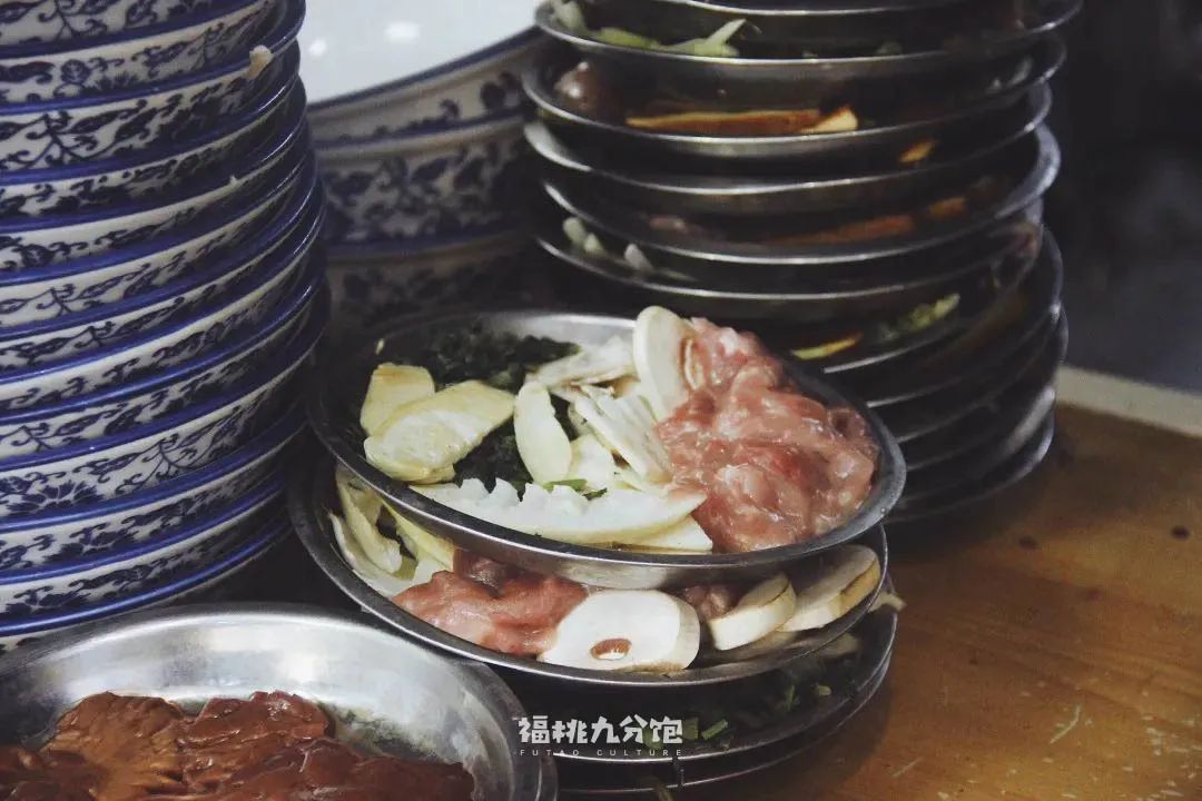 王宝强吃面道士下山,道士下山吃面图片