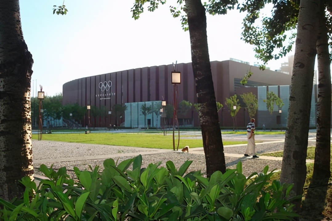 读大学留在本省好还是出省好,读大学选在本省还是去外省好