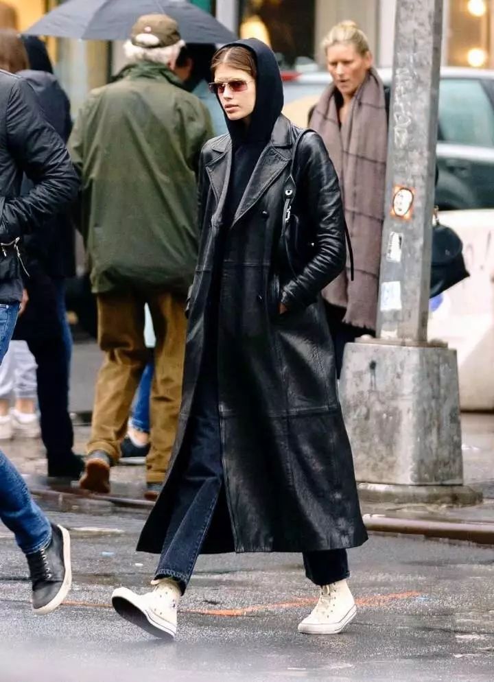 欧阳娜娜穿匡威经典款,匡威高帮帆布鞋欧阳娜娜