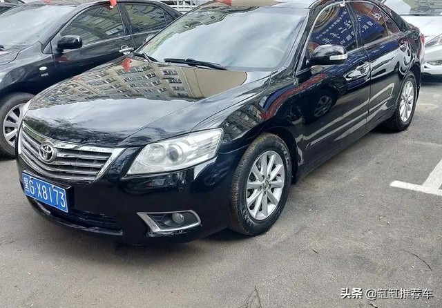 老款情怀车,凯美瑞老款油电混动