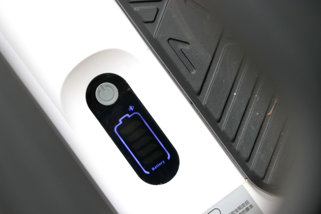 多种路面通过性强，试玩有酷炫灯效的乐行天下E3平衡车