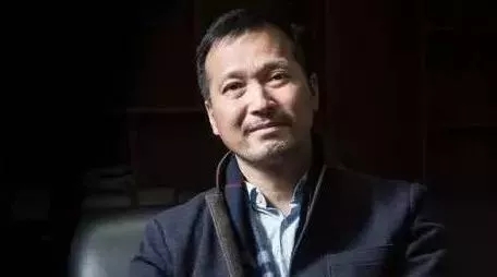 小插座，大生意！从*款贷**2万起家，到市值1091亿的“插座大王”