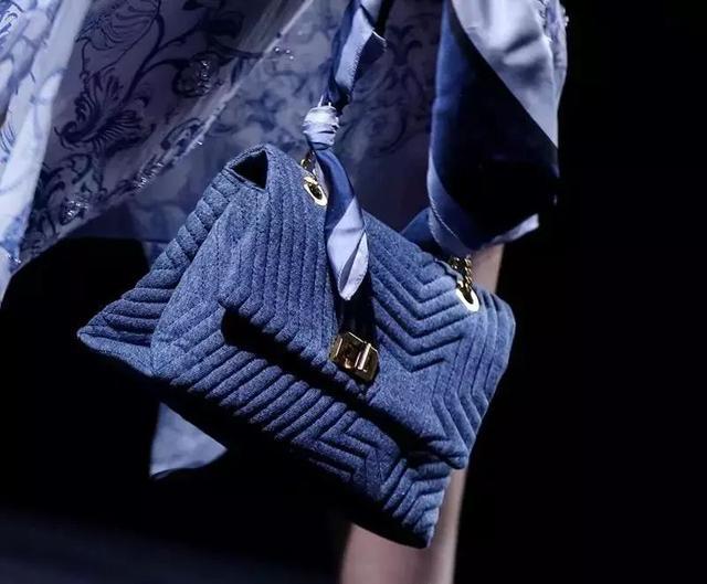 ep雅莹走秀2019,ep雅莹黑裙子