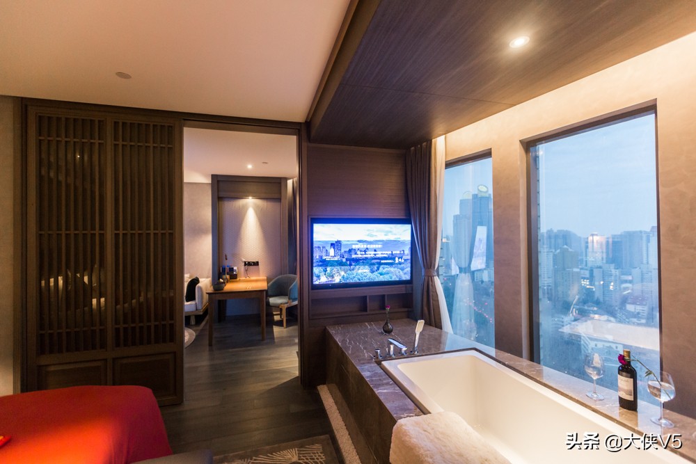 上海旅游值得打卡的酒店,来上海玩住哪里性价比比较高