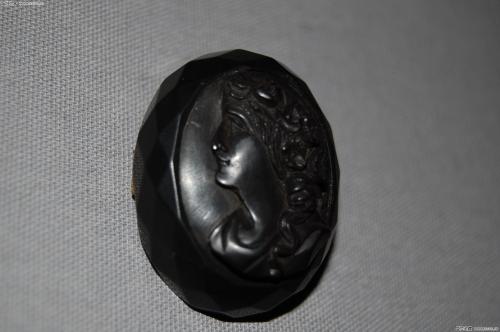 挂羊头卖狗肉但狗肉也不便宜啊,挂羊头卖狗肉是真玉吗