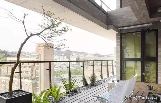 外阳台砖怎么贴最好看,阳台贴白色砖好看还是灰色的好看