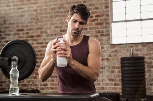 蛋白质是早上补还是其他时间补,蛋白质早上补充好还是晚上补充