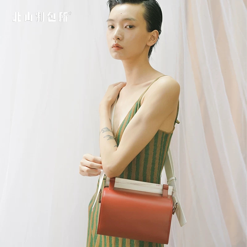 和小ck差不多的牌子的包,小众轻奢包品牌小ck